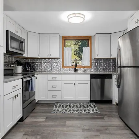 Private Hot Tub Overlooking Gore Creek, Parking For 4, Updated Townhome